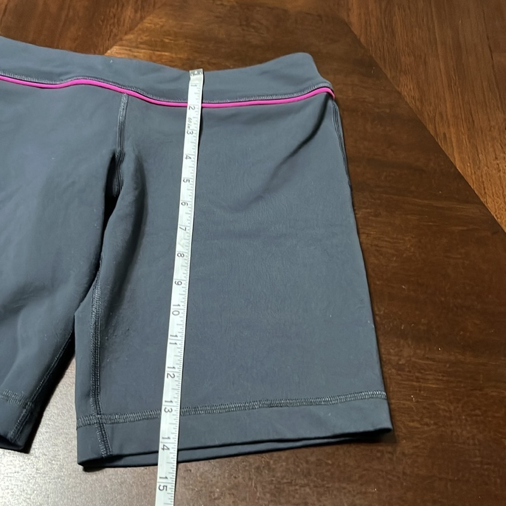 Lululemon low rise, biker short - Picture 4 of 6